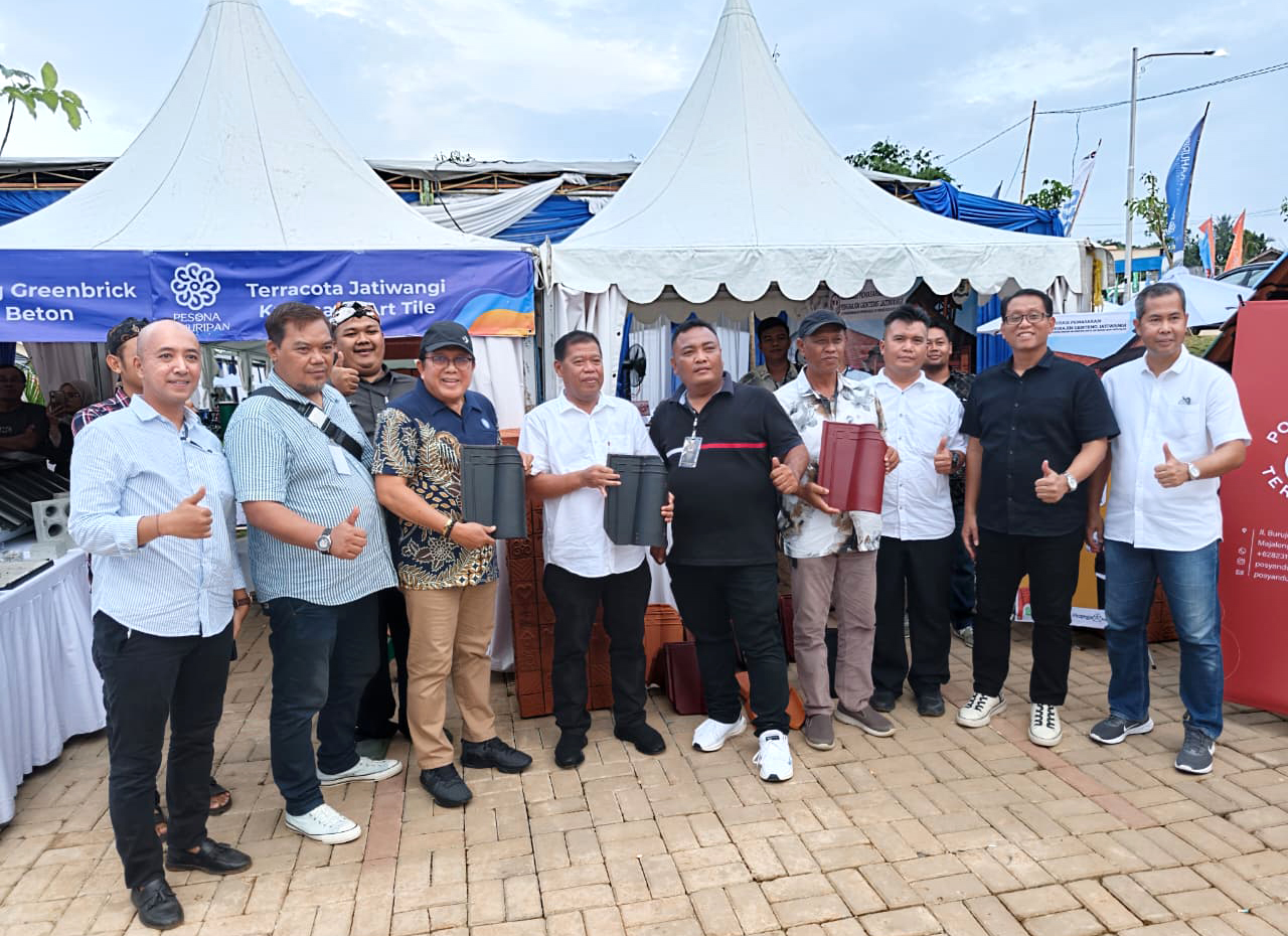Menghadiri Lounching Program Gentengisasi oleh Pesona Kahuripan 12
